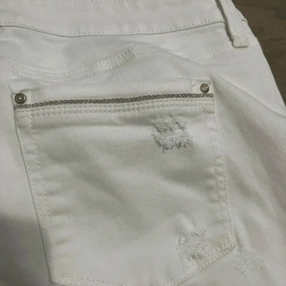 WHBM White Girlfriend Distressed Jean. Size 4.
